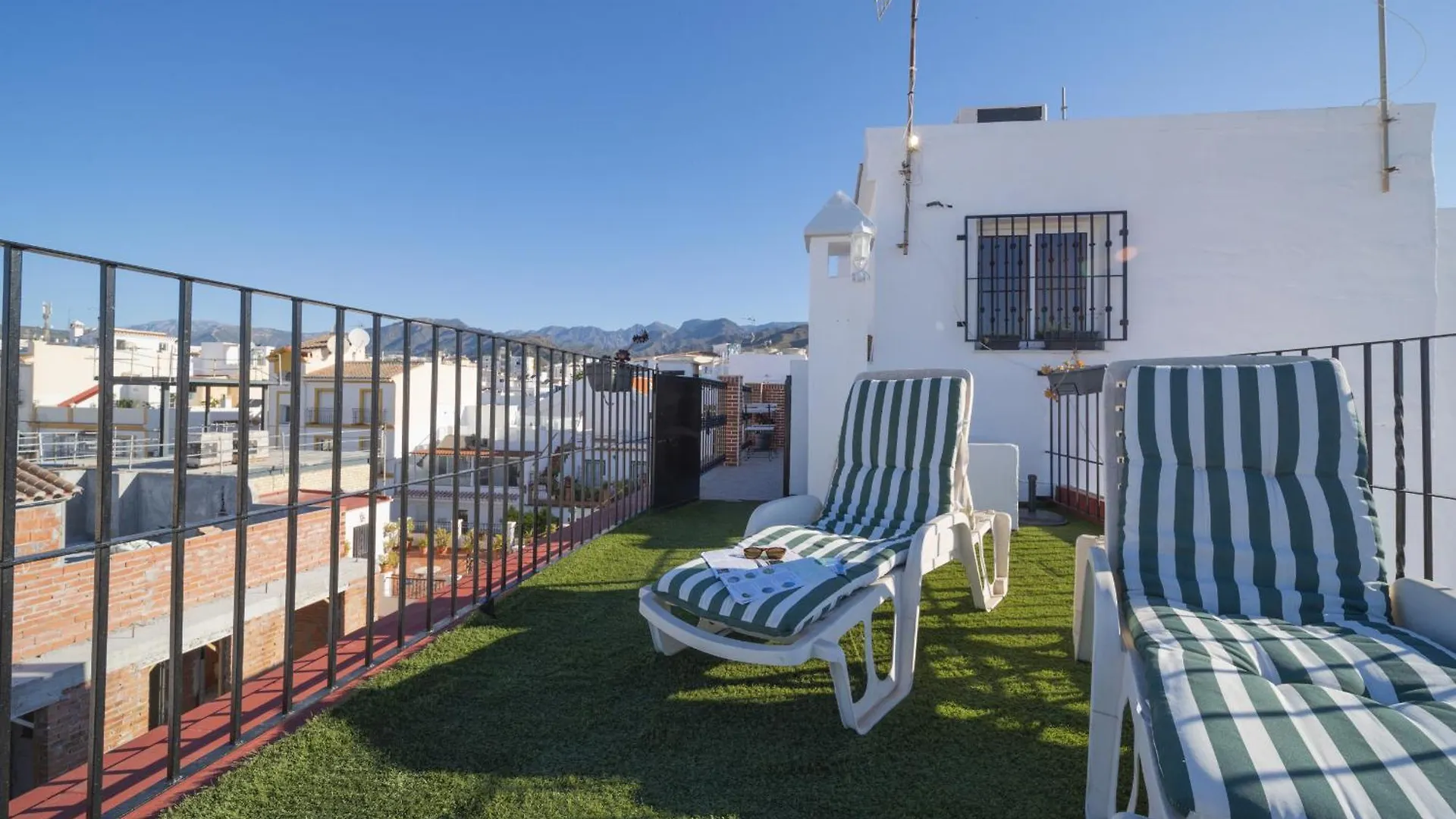 Atico Jimena Granada En El Centro De Nerja Apartment