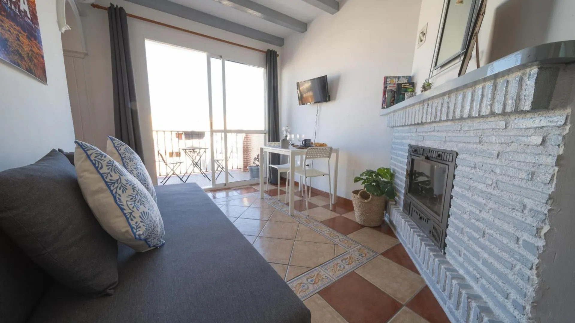 Atico Jimena Granada En El Centro De Nerja Apartment