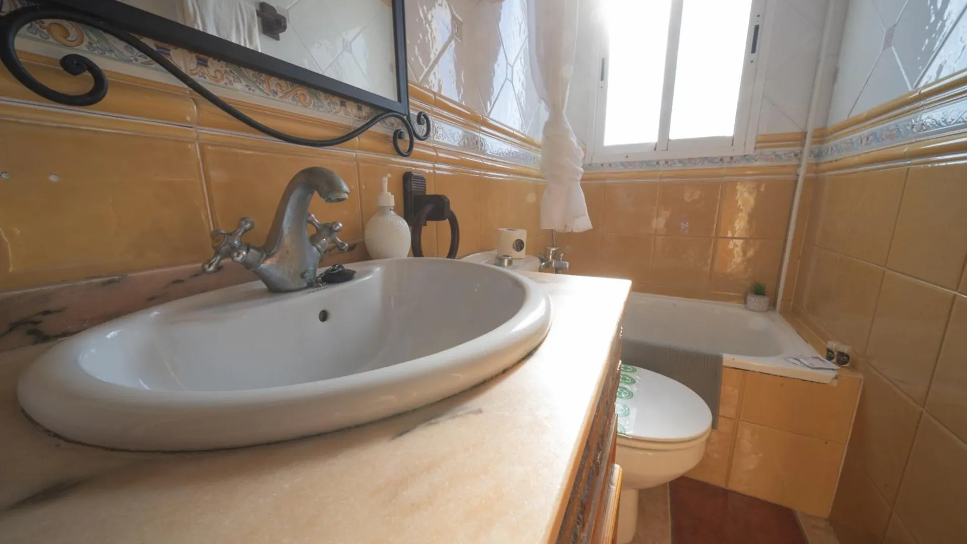 Atico Jimena Granada En El Centro De Nerja Daire 0*,  İspanya